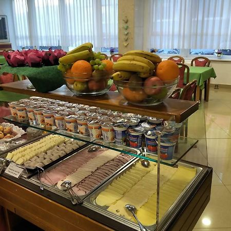 Tatra Hotel Попрад Екстериор снимка