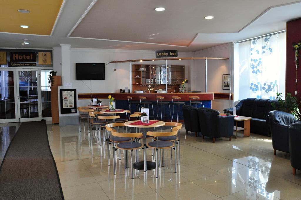 Tatra Hotel Попрад Екстериор снимка